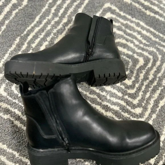 Time and tru ankle Chelsea boots size 6 - Picture 10 of 10